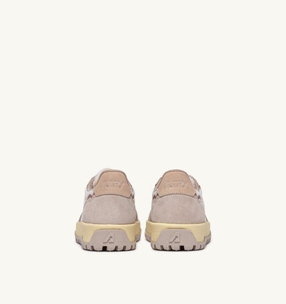 AUTRY Woman WILDPACE LOW SNEAKERS IN WHISPER WHITE AND SAND DRAGON MESH AND SUEDE