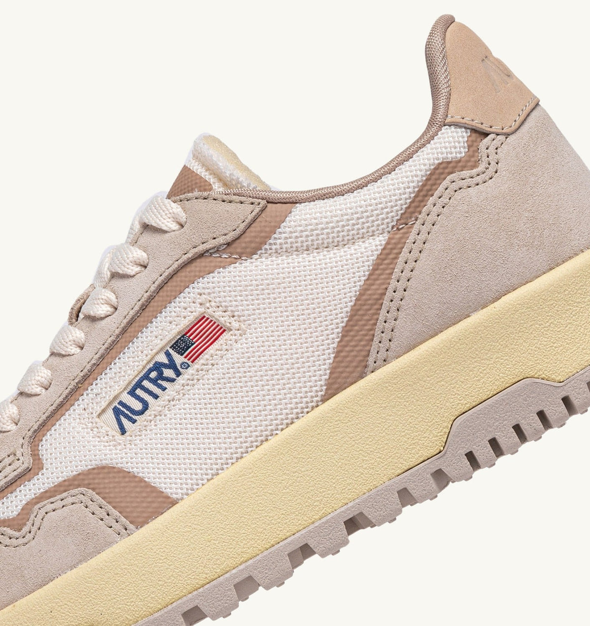 AUTRY Woman WILDPACE LOW SNEAKERS IN WHISPER WHITE AND SAND DRAGON MESH AND SUEDE