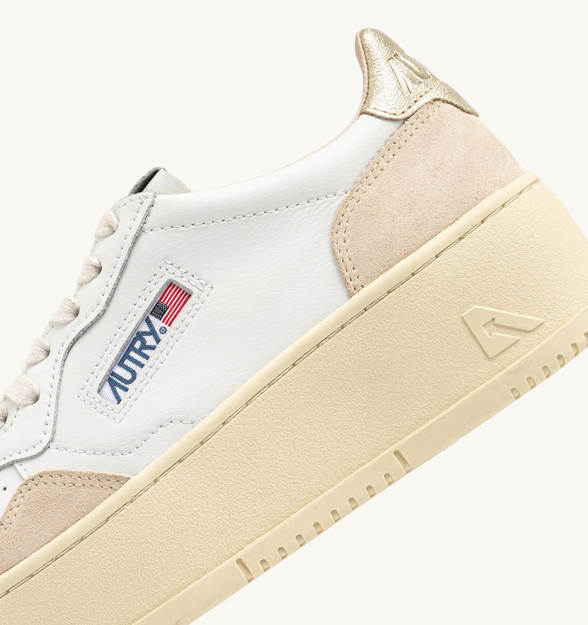 AUTRY Woman MEDALIST PLATFORM SNEAKERS IN WHITE AND PLATINUM SUEDE AND LEATHER