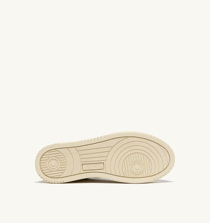 AUTRY Woman DALLAS LOW SNEAKERS IN WHITE AND GOLD LEATHER