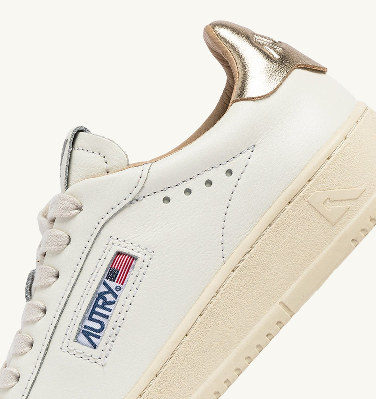AUTRY Woman DALLAS LOW SNEAKERS IN WHITE AND GOLD LEATHER